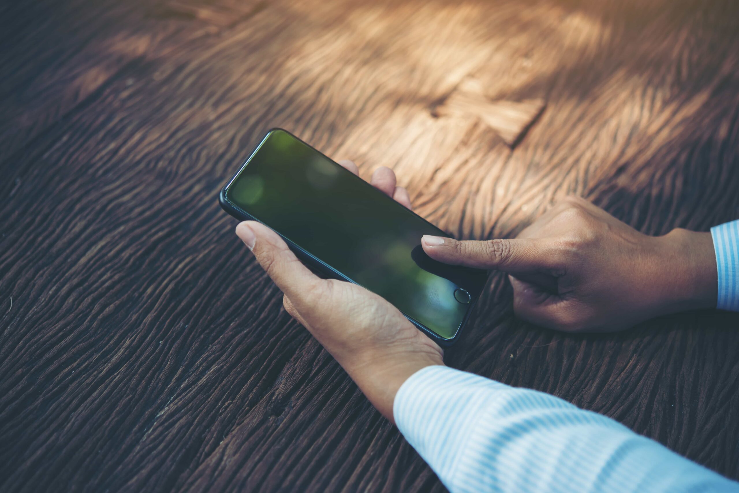 Cómo actuar si te captaron por WhatsApp para invertir